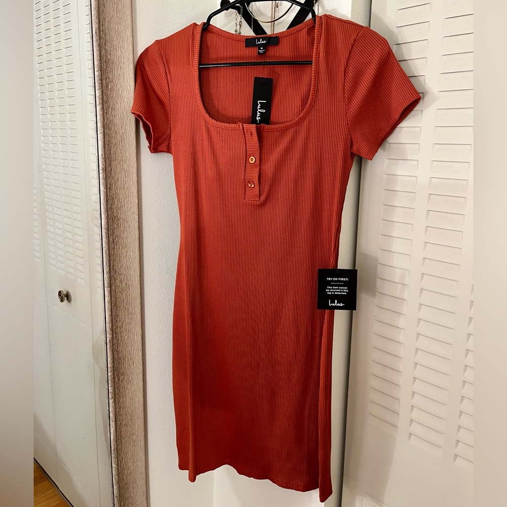 Lulu’s burnt orange short bodycon dress